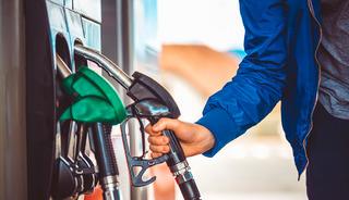 Benzine gece yarısı zam: Pompaya yansıyacak rakam belli oldu