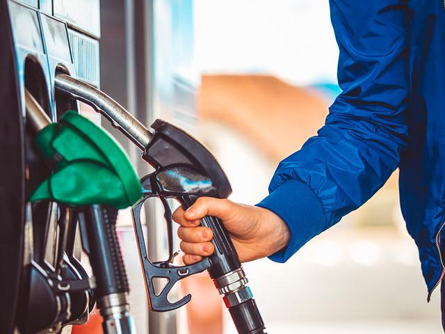 Benzine gece yarısı zam: Pompaya yansıyacak rakam belli oldu