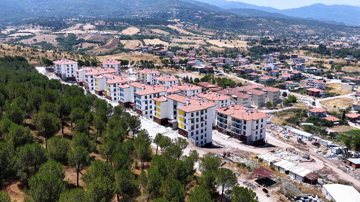 Bakan Kurum&rsquo;dan sındırgı depreminin 1.yılı paylaşımı: &ldquo;Yalnız bırakmadık, bırakmayız&rdquo; 3