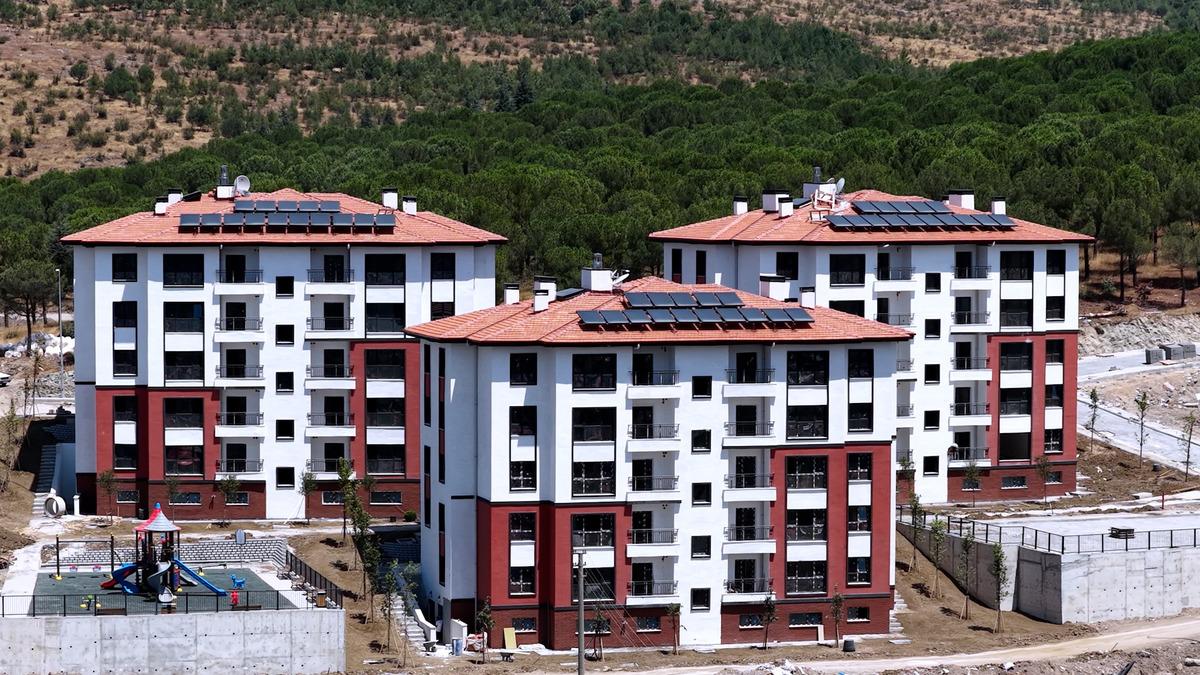 Bakan Kurum&rsquo;dan sındırgı depreminin 1.yılı paylaşımı: &ldquo;Yalnız bırakmadık, bırakmayız&rdquo; 4