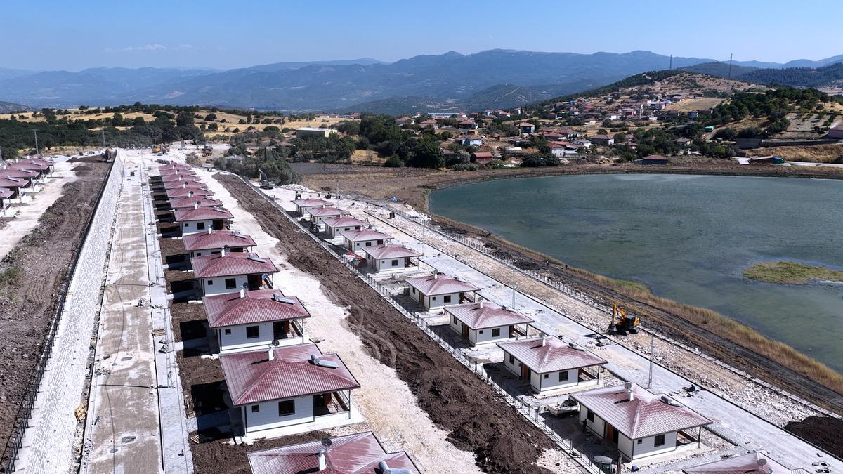 Bakan Kurum&rsquo;dan sındırgı depreminin 1.yılı paylaşımı: &ldquo;Yalnız bırakmadık, bırakmayız&rdquo; 5