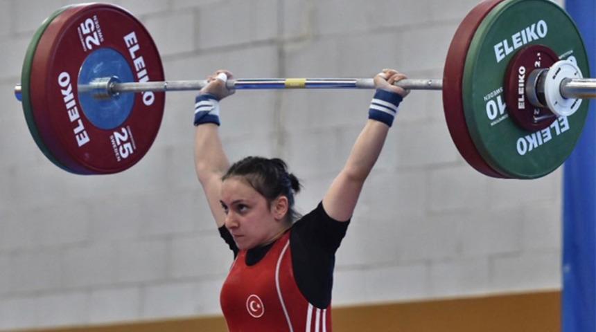 Şaziye Erdoğan'dan iki altın kazandı