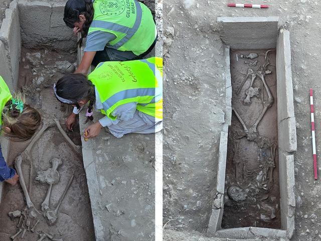 Aspendos'ta 2 bin 400 yıllık g&uuml;reş&ccedil;i mezarı keşfedildi