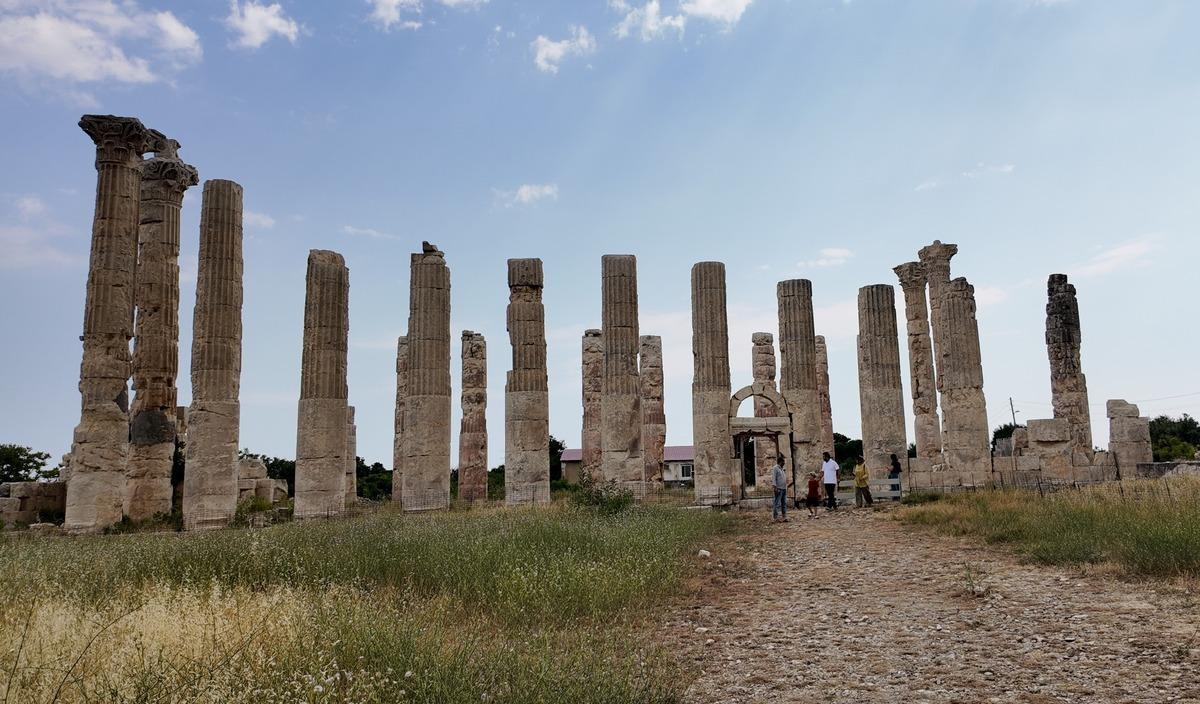 Para bile basıyorlarmış: Şehrin ortasında minare gibi yükseliyor 1