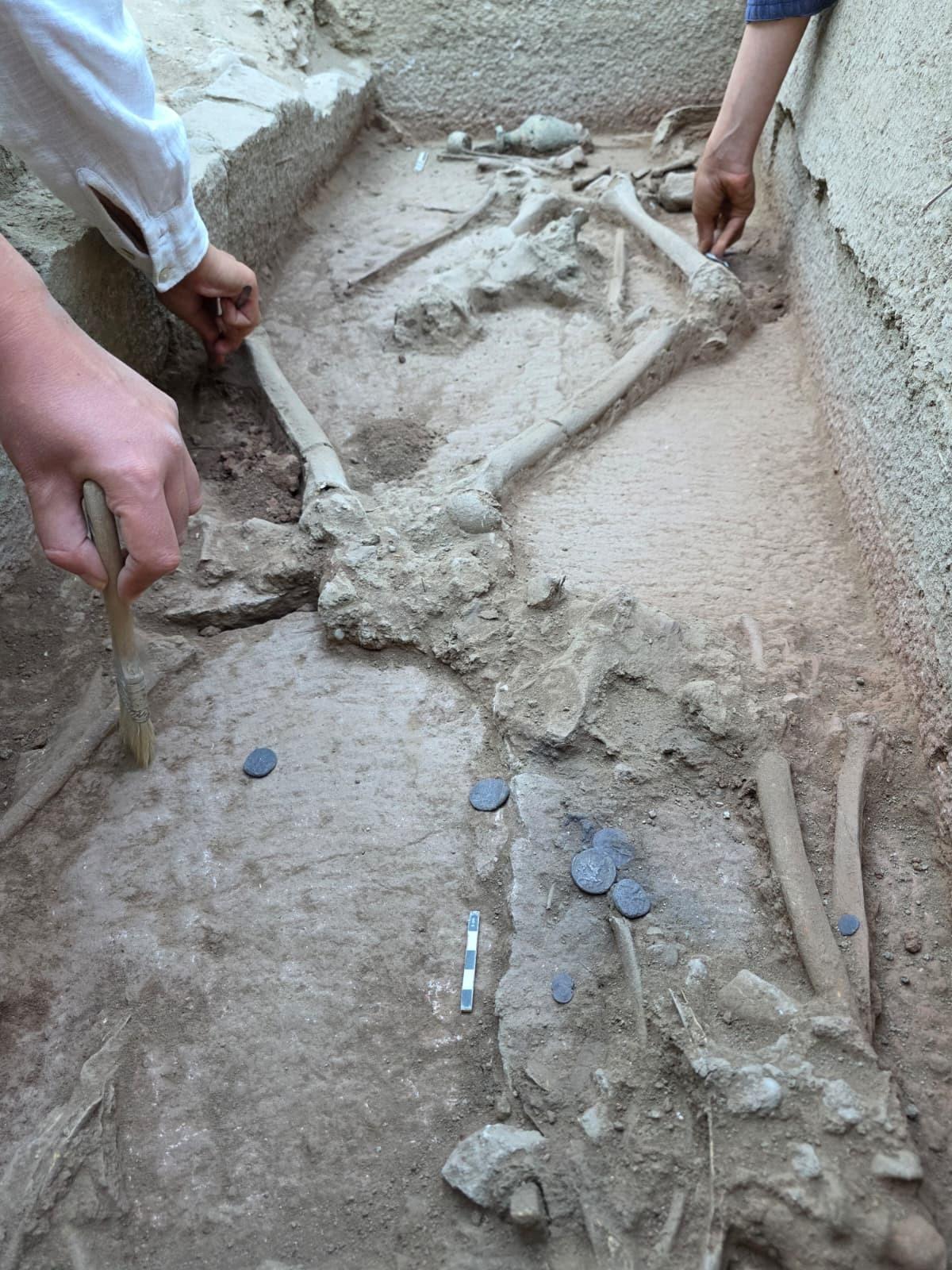 Bu mezar 2 bin 400 yıl sonra açıldı! Güreşçi detayı dikkat çekti 4