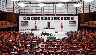 "Ter&ouml;rs&uuml;z T&uuml;rkiye"de tarihi g&uuml;n: &Ccedil;er&ccedil;eve yasa oturumu gergin başladı