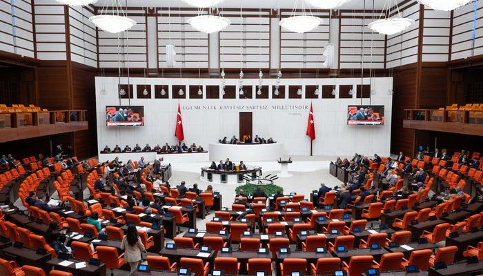 "Ter&ouml;rs&uuml;z T&uuml;rkiye"de tarihi g&uuml;n: &Ccedil;er&ccedil;eve yasa oturumu gergin başladı