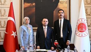 Adalet Bakanı G&uuml;rlek, Muhsin Yazıcıoğlu&rsquo;nun ailesini kabul etti
