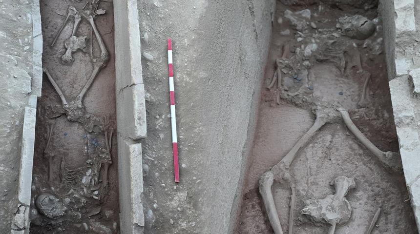 Bu mezar 2 bin 400 yıl sonra a&ccedil;ıldı! G&uuml;reş&ccedil;i detayı dikkat &ccedil;ekti