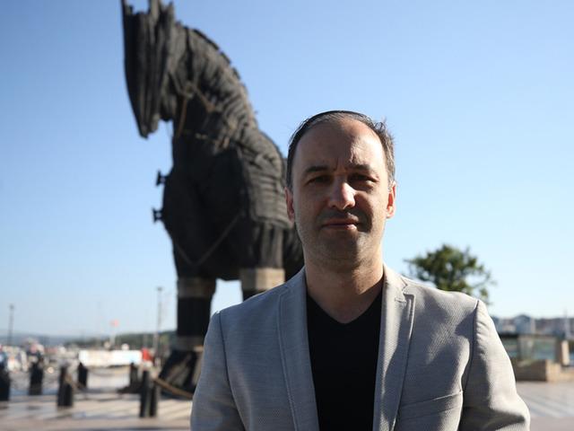 Dedelerinden kalan ağa&ccedil;lardan elde ettiği zeytinyağıyla uluslararası &ouml;d&uuml;l kazandı