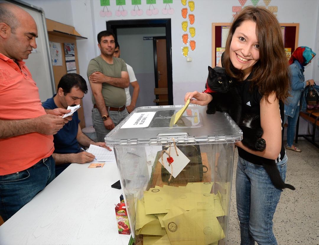 D&uuml;nya 24 Haziran se&ccedil;imlerini b&ouml;yle g&ouml;rd&uuml;