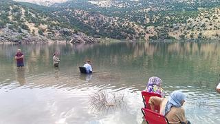 Geri dönünce akın ettiler! Saatlerce deniyorlar: Çıkarmak kesinlikle yasak