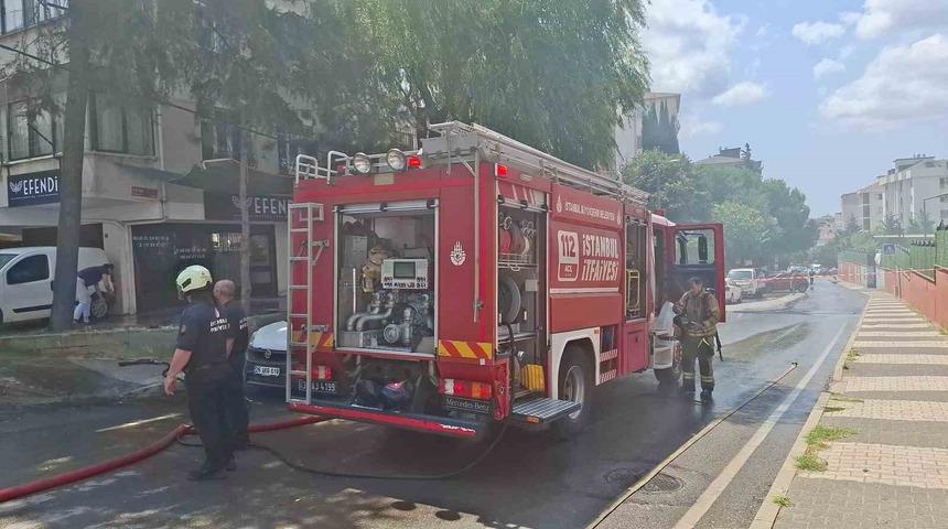Maltepe&rsquo;de elektrikli ara&ccedil; alev topuna d&ouml;nd&uuml;