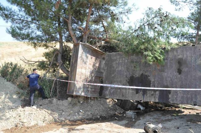 Manisa’da yolcu otobüsü kamyona çarptı: 1 ölü, 7 yaralı 6