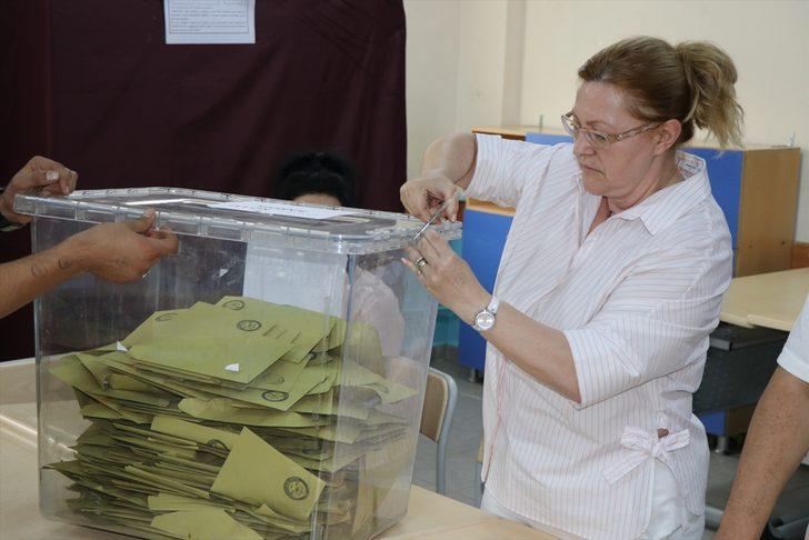 Sandıklar kapandı, oylar sayılmaya başlandı G1