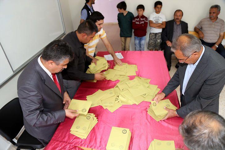 Sandıklar kapandı, oylar sayılmaya başlandı G4