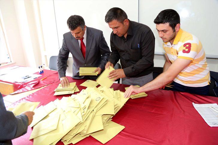 Sandıklar kapandı, oylar sayılmaya başlandı G5