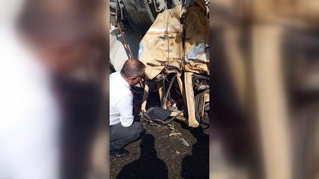 Araçta sıkışan şoförü çocukluk arkadaşı başkan teselli etti: Ben sana hiç kızmam