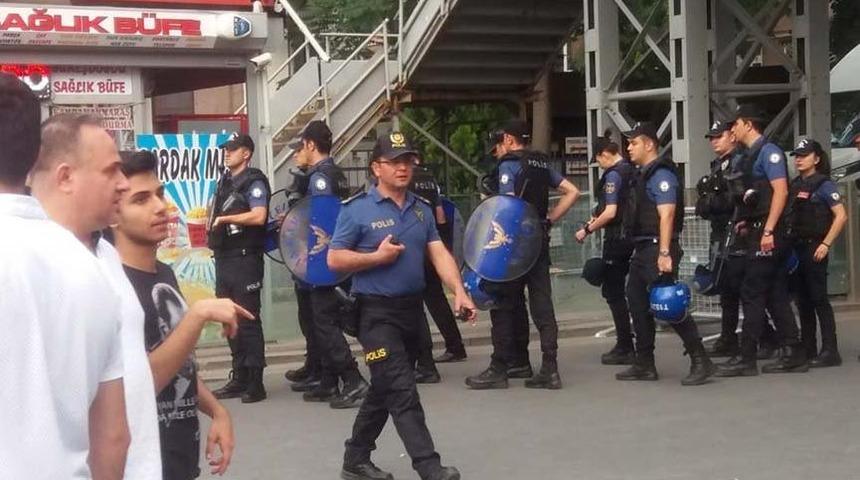 Muharrem İnce'nin açıklamasının ardından polisten YSK önünden ayrılın anonsu