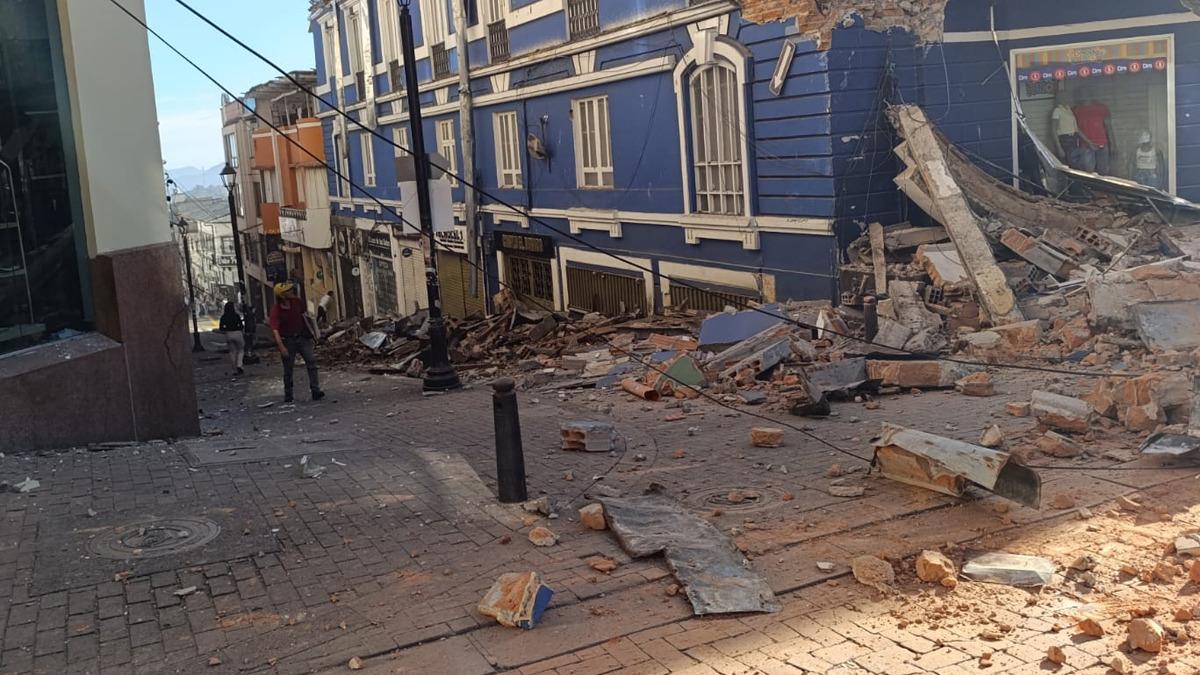 Kolombiya da 7.4 büyüklüğünde deprem! Çok sayıda binada hasar meydana geldi 2