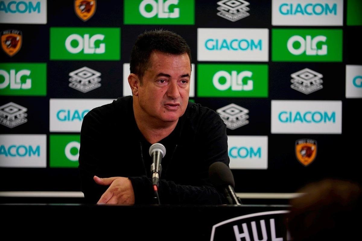 Hull City de Acun Ilıcalı Türkiye den Deniz Eren Dönmezer i transfer etti! 2