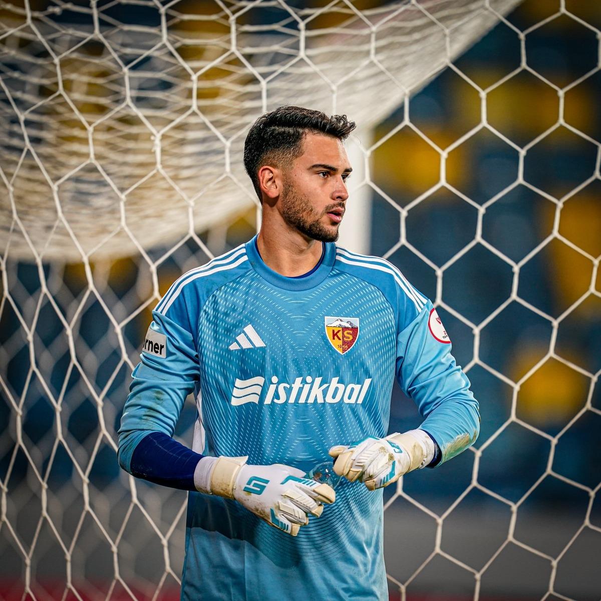 Hull City de Acun Ilıcalı Türkiye den Deniz Eren Dönmezer i transfer etti! 4