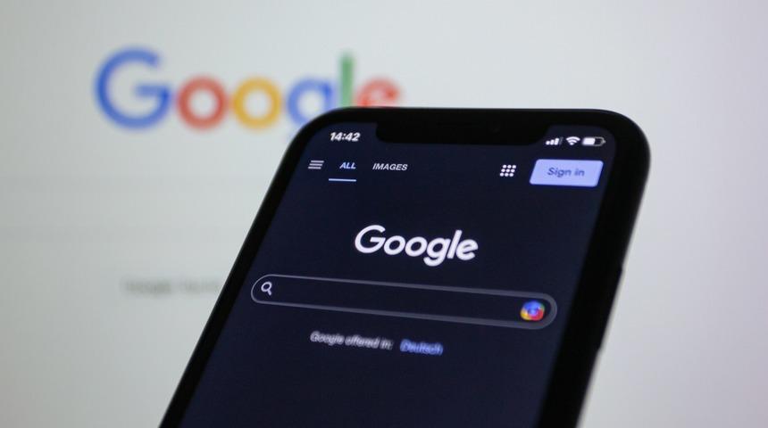 Google, klasik Arama butonunu değiştirmeyi test ediyor: Yerine 3 yapay zek&acirc; kısayolu geldi
