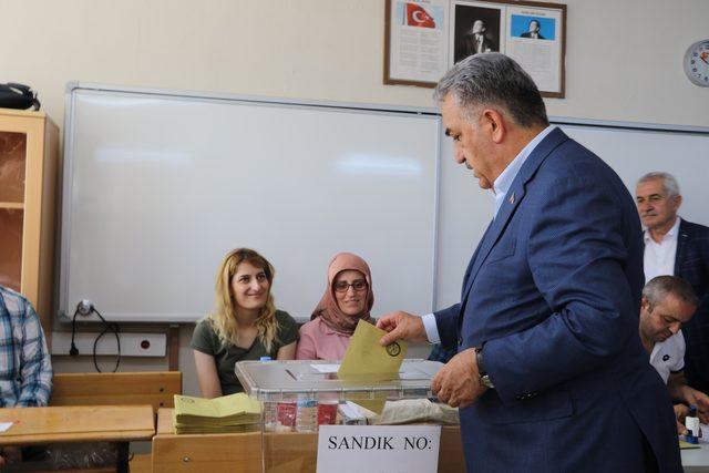 AK Parti'li Yazıcı'nın sandığından Erdoğan çıktı