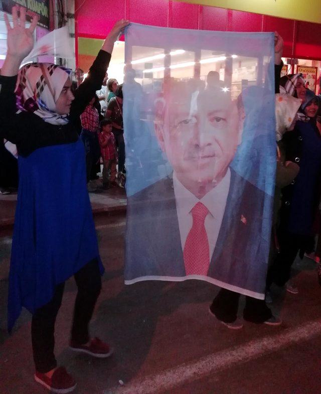 Nevşehir'de Ak Partililer ve MHP'liler sokaklara döküldü