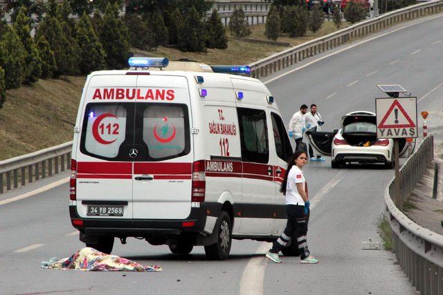 Fotoğraflar // TEM'de otomobilin çarptığı kişi öldü