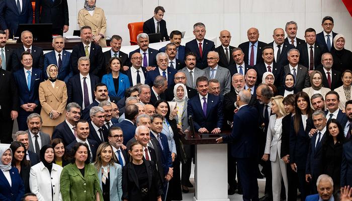 &Ccedil;er&ccedil;eve Yasa oylamasına katılmayan AK Partili vekiller belli oldu!