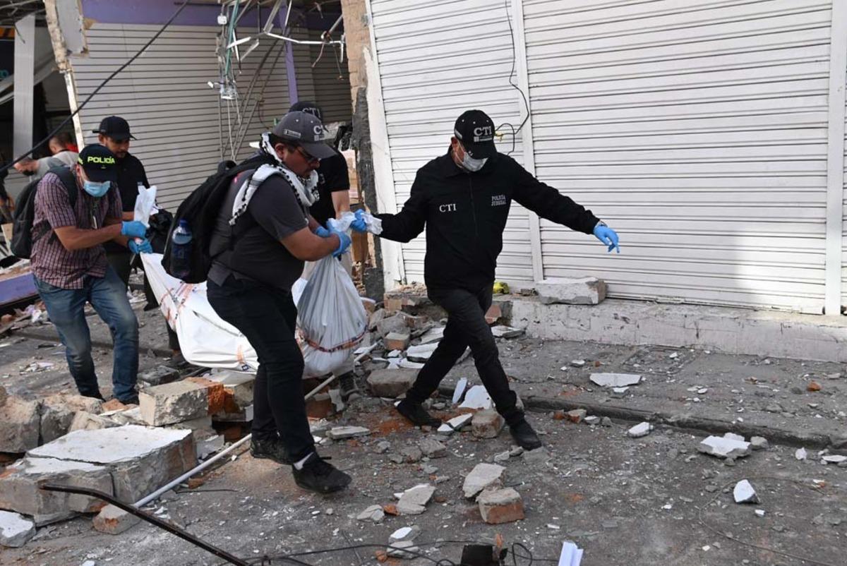 Kolombiya da büyük yıkım! 7,4 lük deprem anı böyle görüntülendi 6