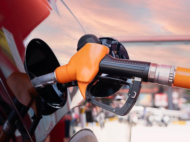 Benzine gece yarısı zam geldi: Tabelada fiyatlar değişti