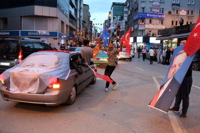 Zonguldak'ta AK Parti'lilerden kutlama