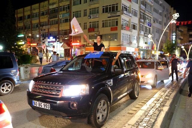 Tokat'ta AK Parti'lilerden kutlama