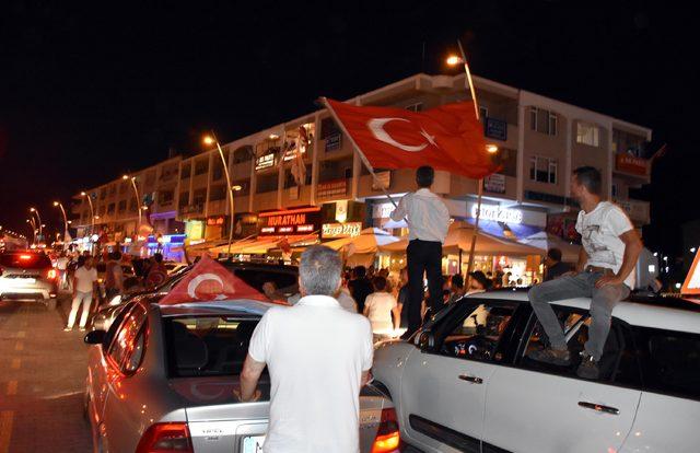 AK Parti ve MHP'lilerden Marmaris'te ortak kutlama