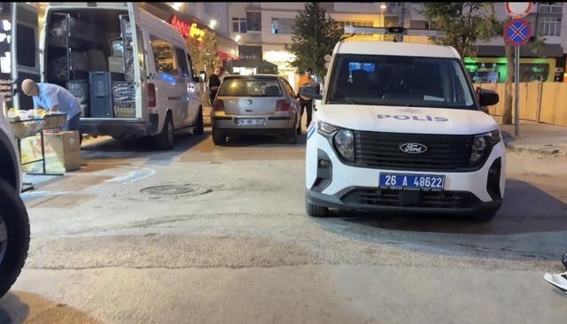 Eskişehir&rsquo;de polisten ka&ccedil;an ş&uuml;pheli aracın aynasını kırıp kayıplara karıştı 1