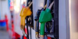 Akaryakıta b&uuml;y&uuml;k zam g&ouml;r&uuml;nd&uuml;: Hem benzin hem motorin