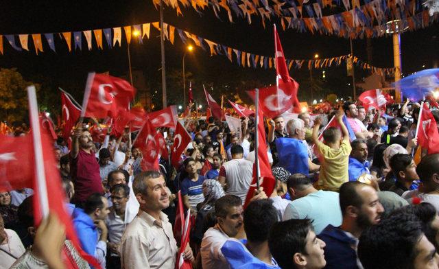 Gaziantep'te, AK Partililerden kutlama