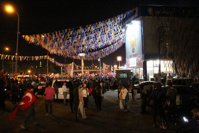 Gaziantep'te, AK Partililerden kutlama