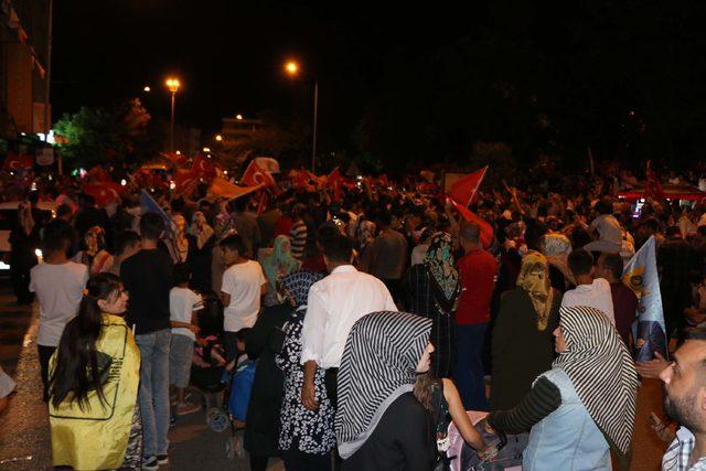 Adıyaman'da Ak Parti'liler sokaklara döküldü