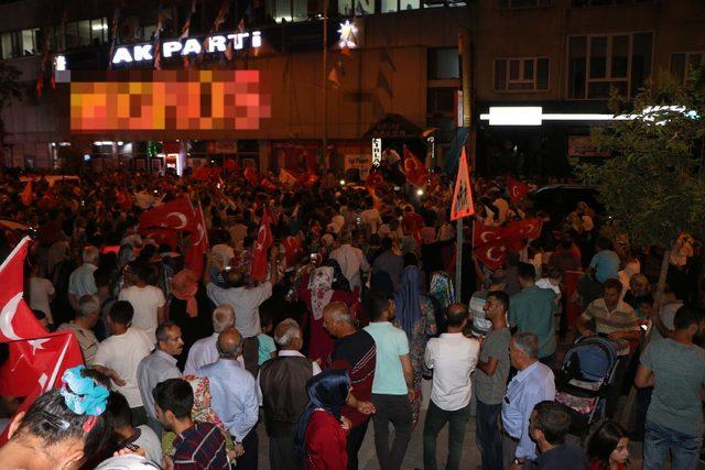 Adıyaman'da Ak Parti'liler sokaklara döküldü