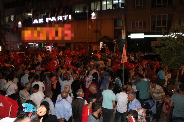 Adıyaman'da Ak Parti'liler sokaklara döküldü