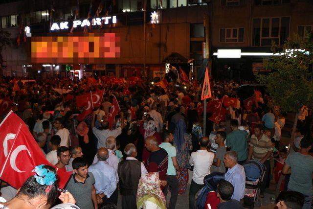 Adıyaman'da Ak Parti'liler sokaklara döküldü