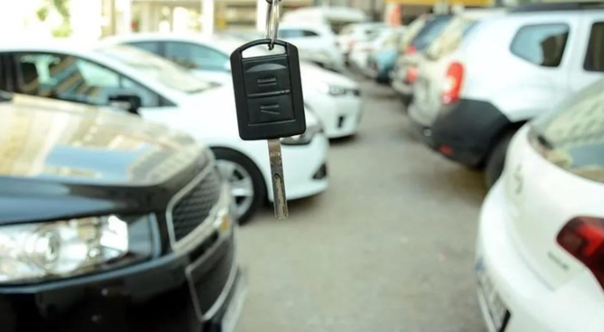 Araba almak isteyenler dikkat: Uzman isimden  Eli g&uuml;&ccedil;l&uuml;  &ccedil;ıkışı 3