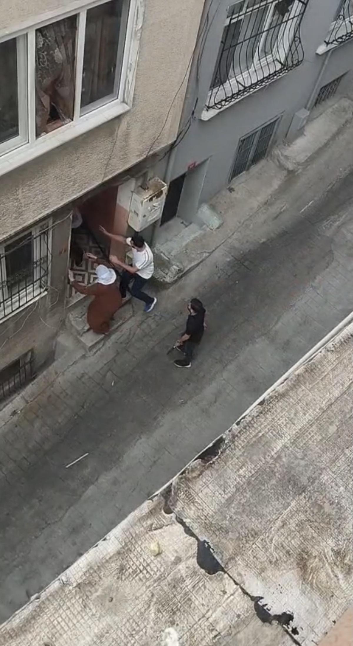 Eniştesiyle jöle için birbirine girdi! Mahalle savaş alanına döndü 3