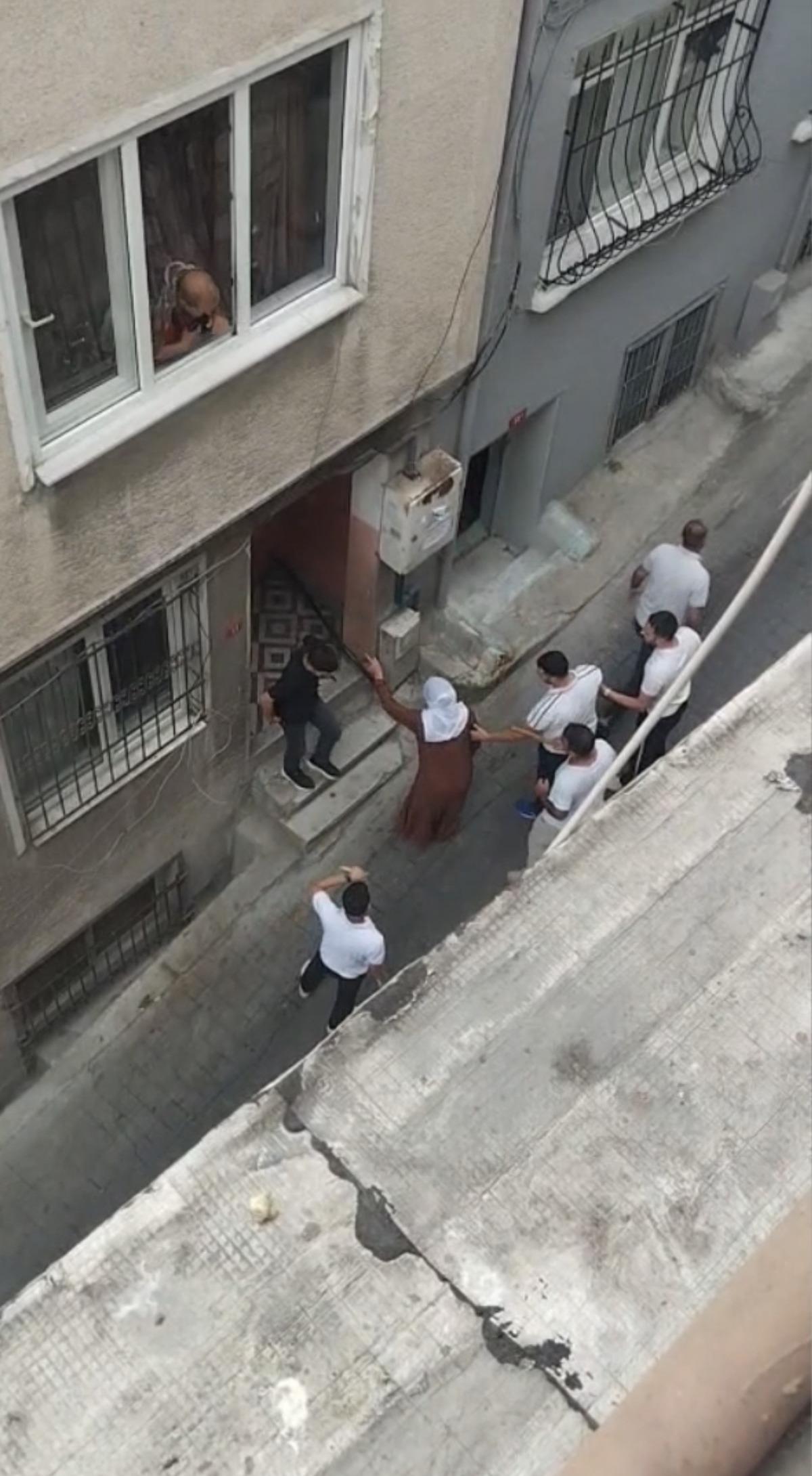 Eniştesiyle jöle için birbirine girdi! Mahalle savaş alanına döndü 1