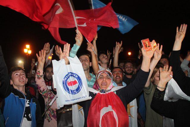 Samsun, seçim sonuçlarının ardından sokaklara döküldü