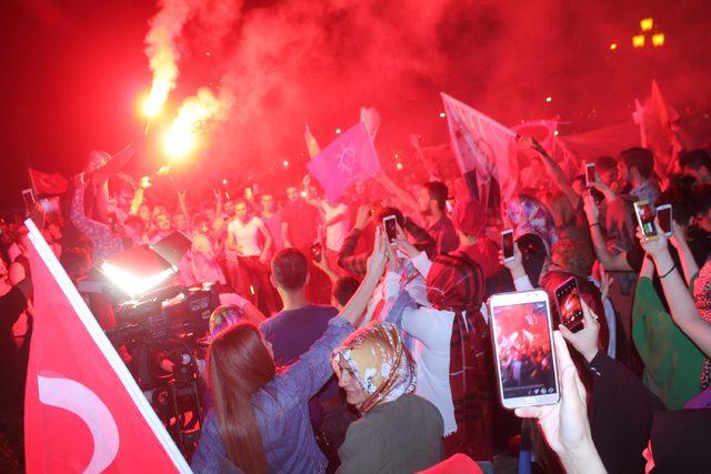 Samsun, seçim sonuçlarının ardından sokaklara döküldü