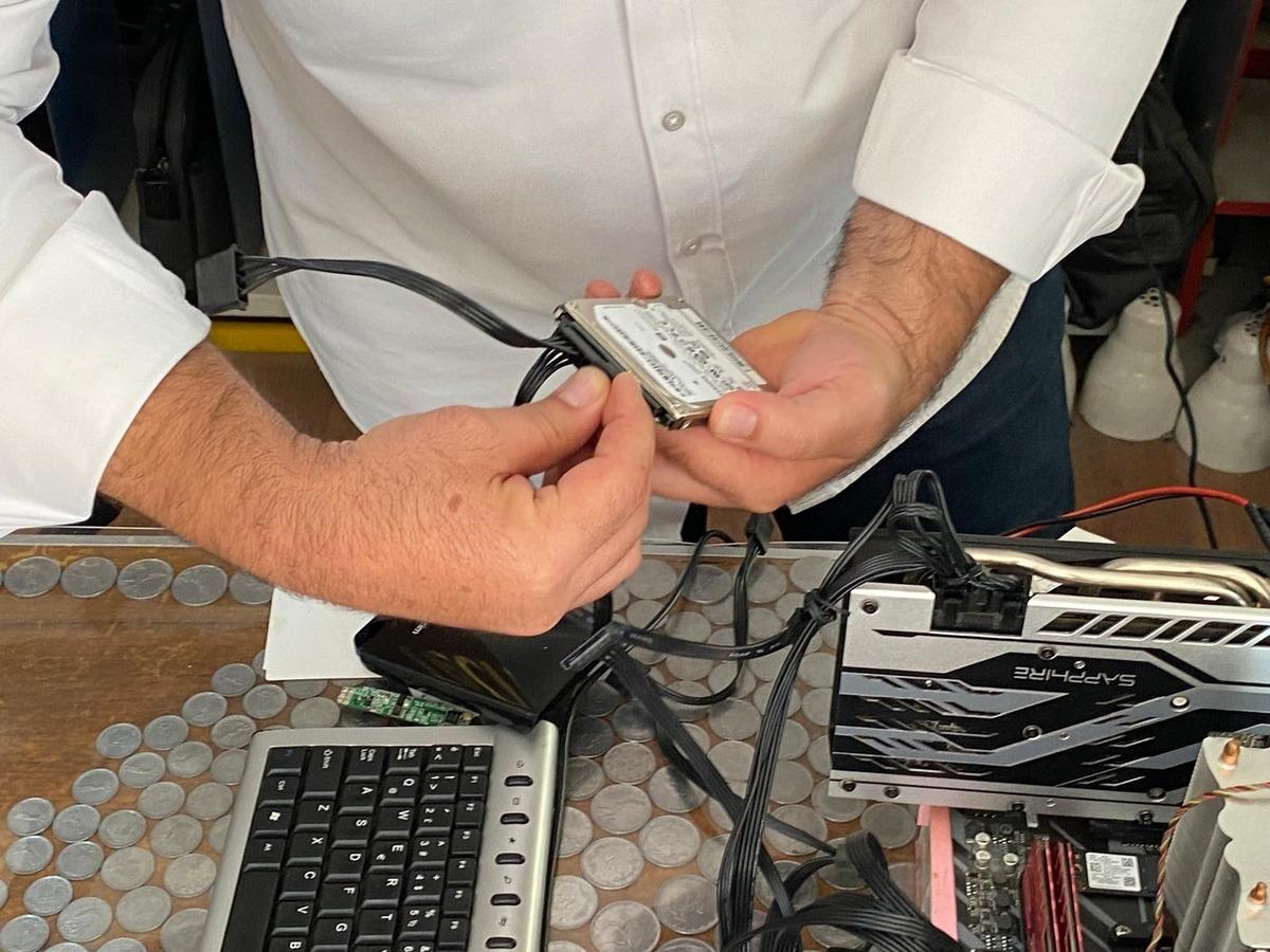 Eşinin 5 bileziğiyle açmıştı Sektöre ilk doğduğu zaman girdik 4